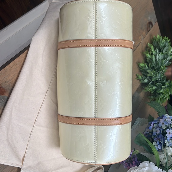Louis Vuitton Perle (crème ) monogram vernis handbag - Picture 14 of 17